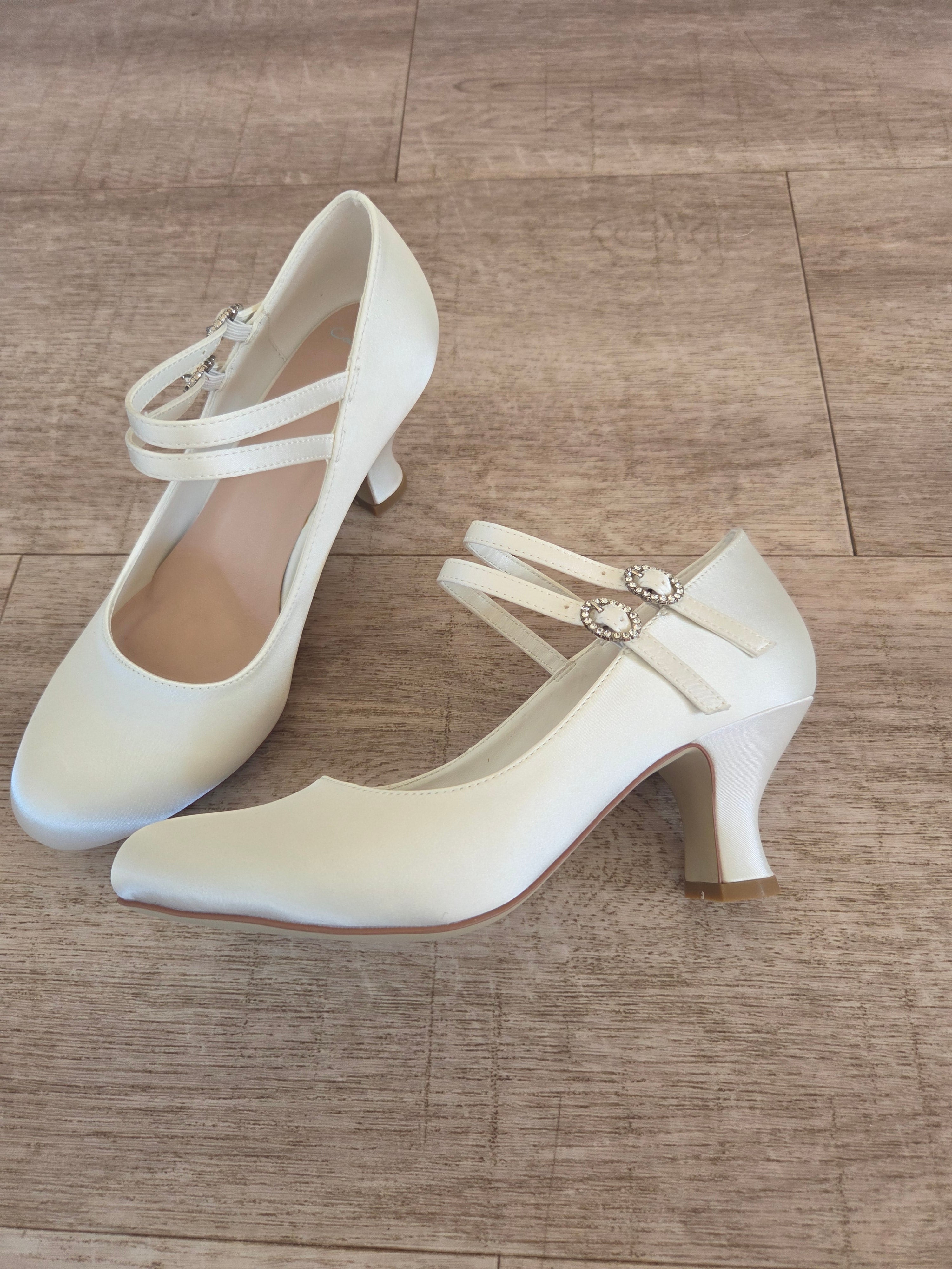 Pumps med 2 remmar och strass-spänne
