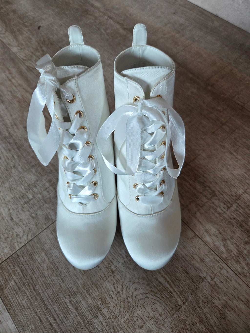 Känga i satin med snörning