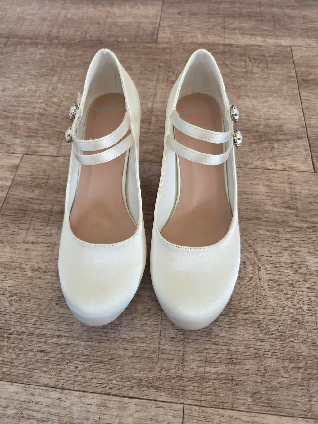 Pumps med 2 remmar och strass-spänne
