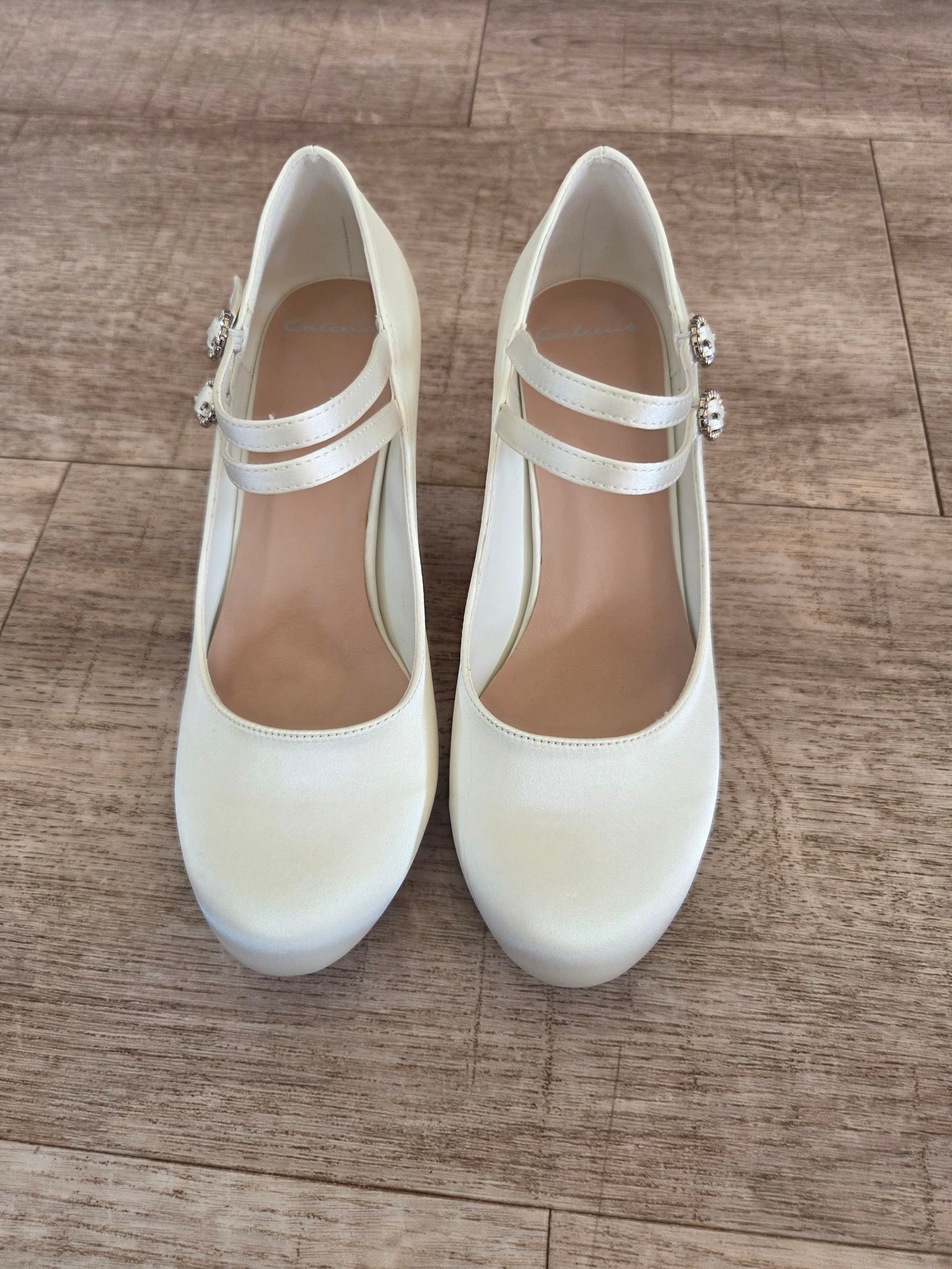 Pumps med 2 remmar och strass-spänne
