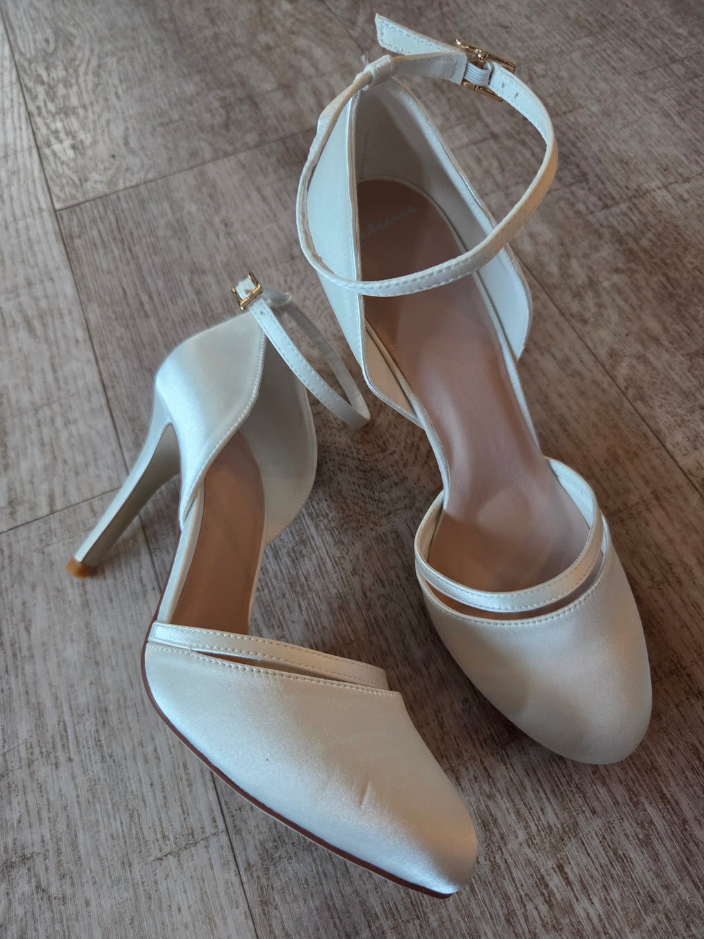 Sandalett med rem detalj och strass spänne