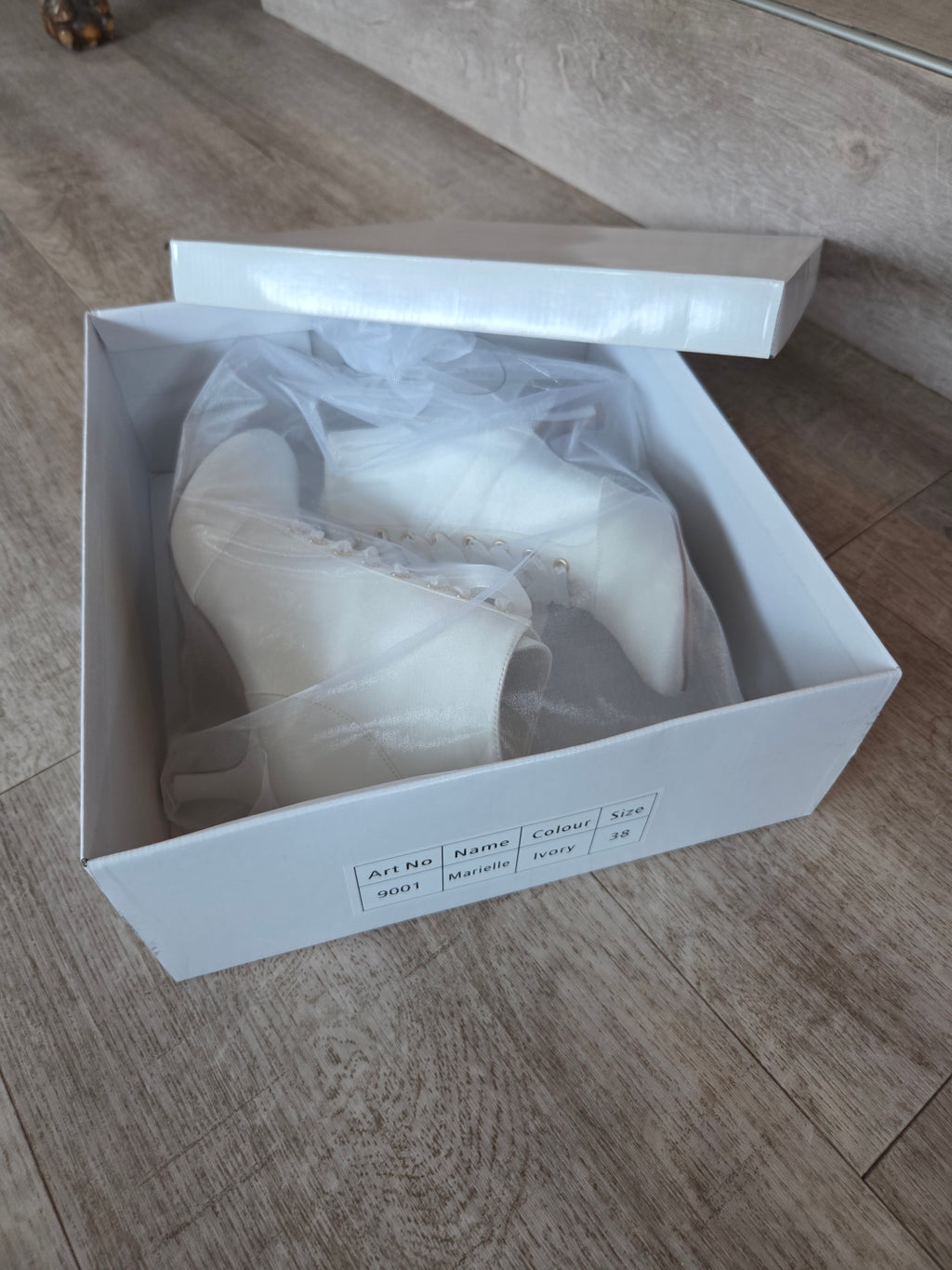 Känga i satin med snörning