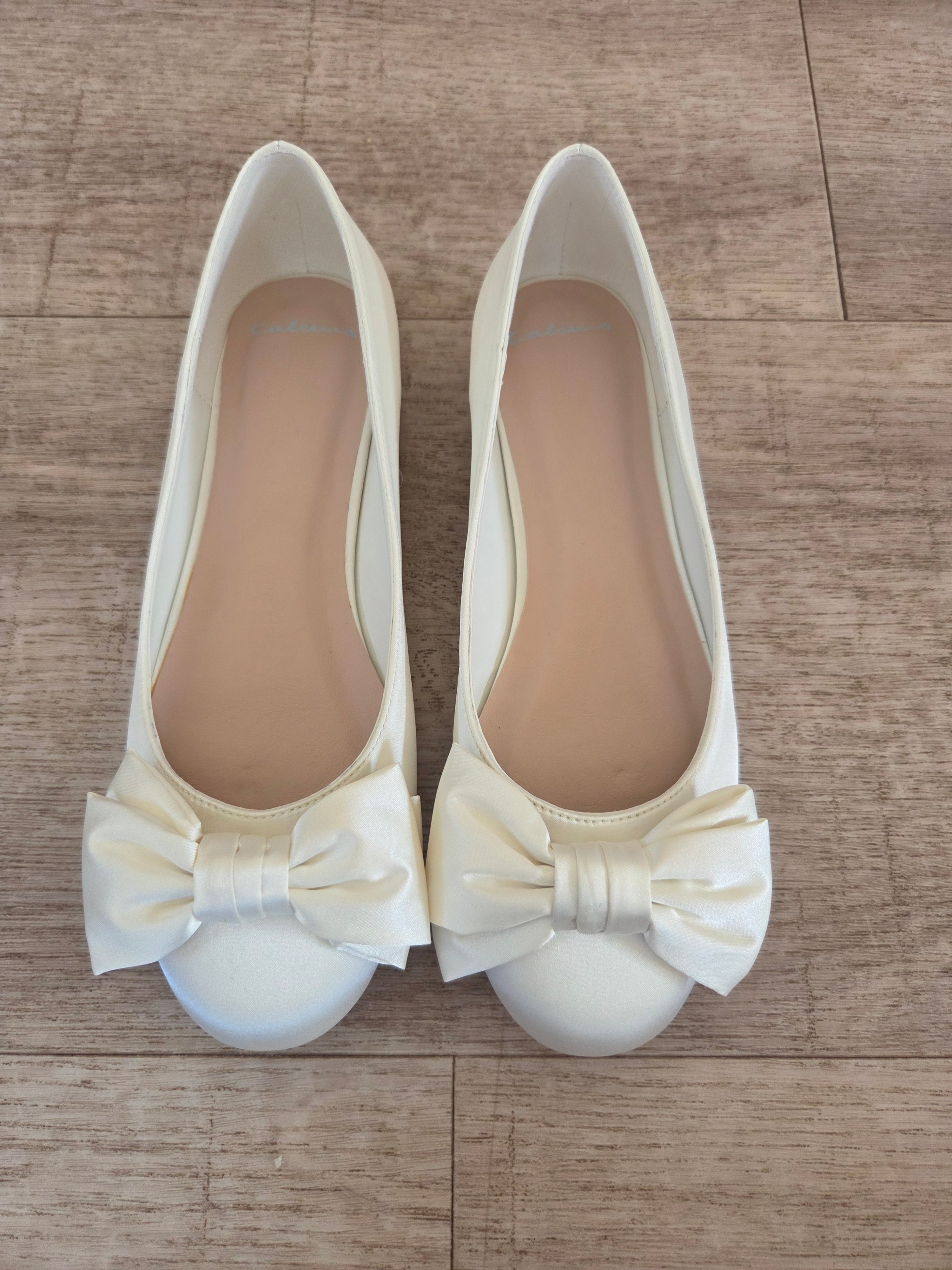 Ballerinaskor i satin med rosett